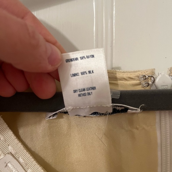 Oscar De La Renta Sleeveless White Ribbon and Leather Knee Length Dress (R11) - Picture 7 of 9